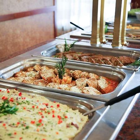 Fluno Center Hotel Madison Restaurant photo